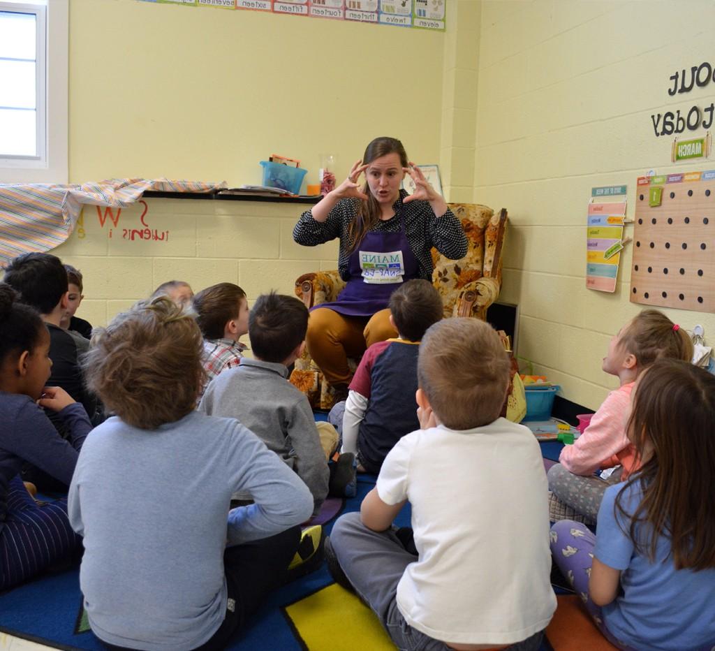 a u n e student teaches a snap-ed youth class